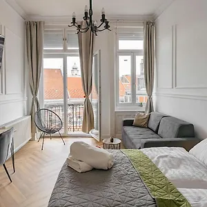 Pedestrian Apartment, The Location Budapest